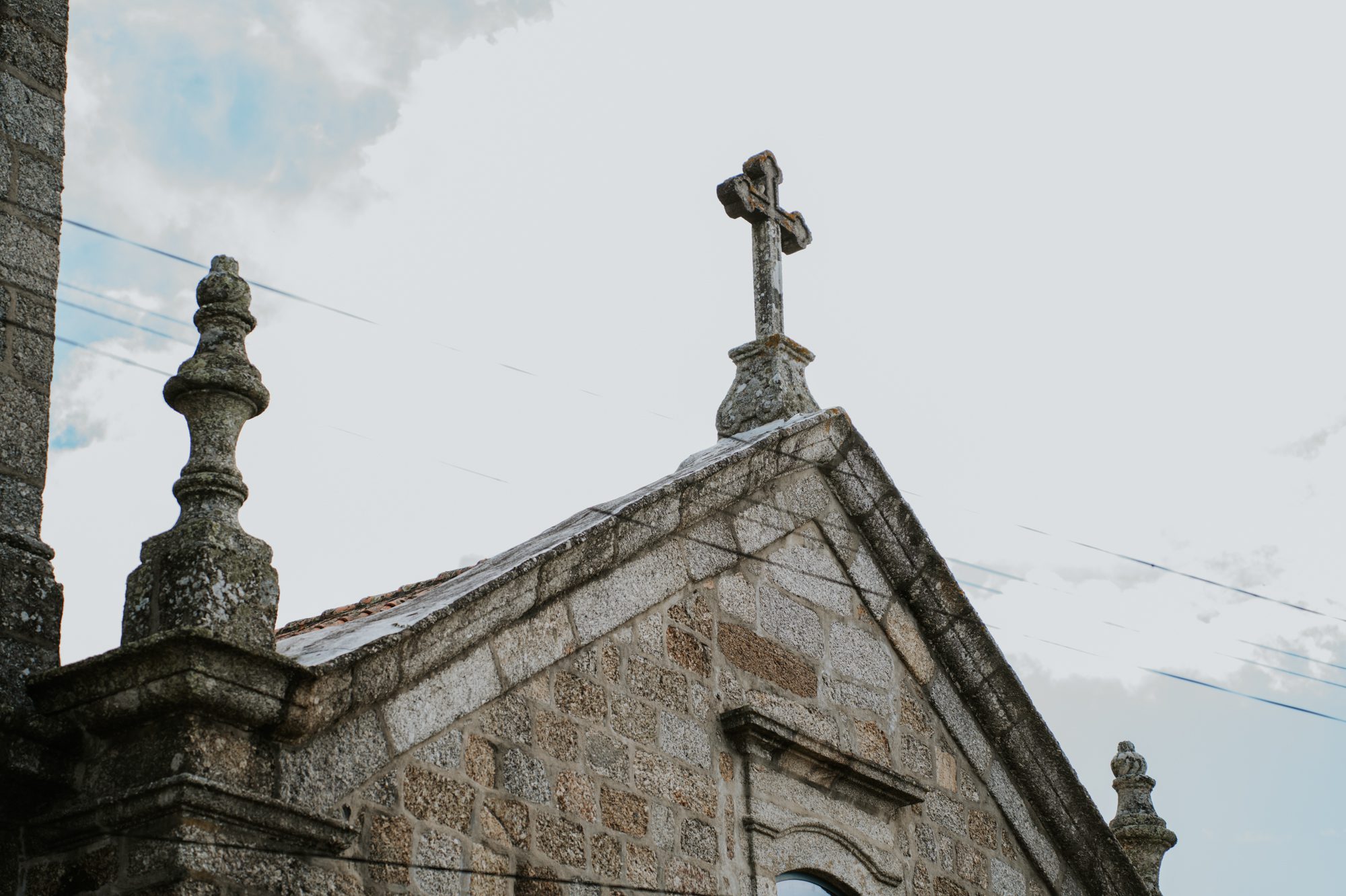 002 - Igreja de Ázere com relógio de sol