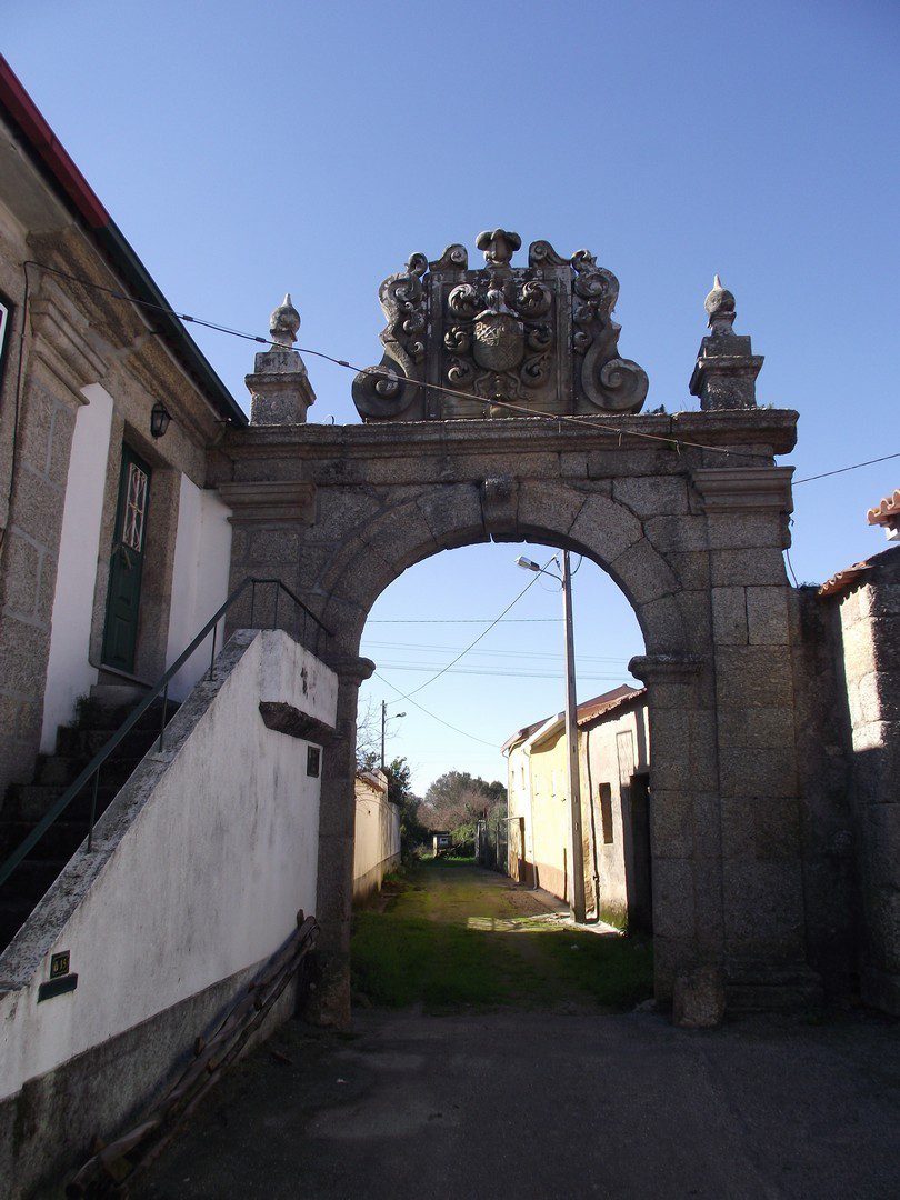 Casa da Baronesa de Argamassa e Arco de entrada